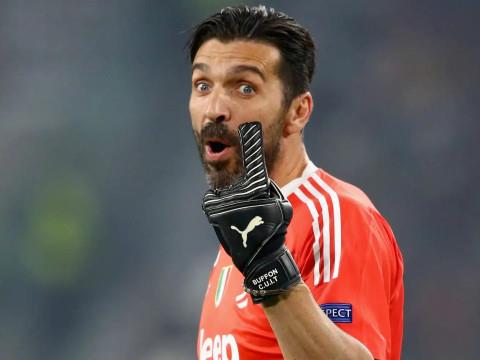 布冯表示，有些球队阵容中甚至没有意大利国脚，他们仍然为城市荣誉奋力拼搏