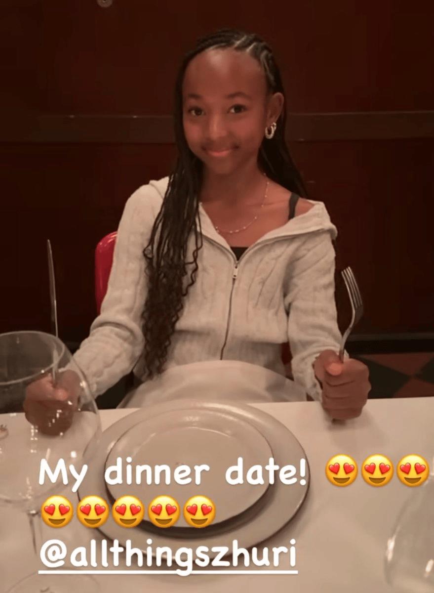 詹姆斯分享与女儿的晚餐时光，称她为“我的饭搭子”