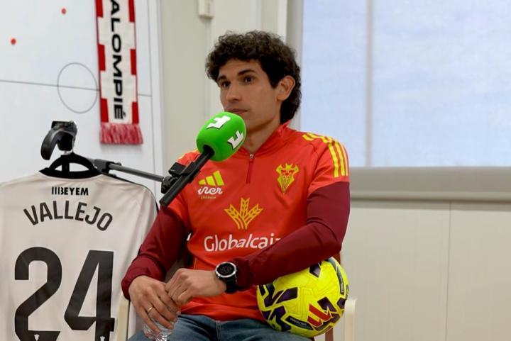 巴列霍：身体训练越努力表现越差，莱万的鬼魅跑位让后卫无奈崩溃