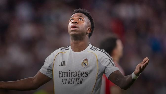 维尼修斯将比赛引向肤色议题，反种族主义陷入恶性循环