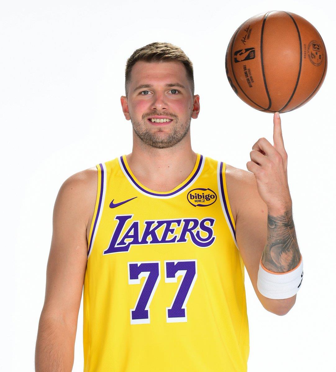 27岁生日祝福，NBA官方发布照片为卢卡-东契奇庆生