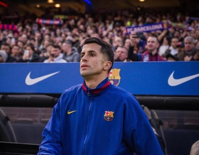 世体报道,弗里克或安排坎塞洛首发,通过进攻压制朱利亚诺