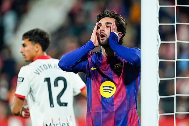 世体报道，莱万因伤缺席，弗里克将在对阵马竞的比赛中进行调整