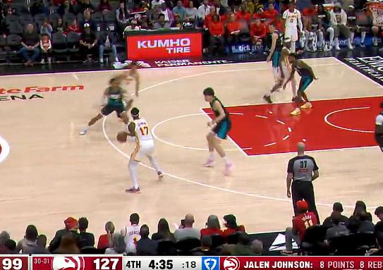 杨瀚森替补登场还有6分钟，击地妙传助攻西索科完成精彩暴扣