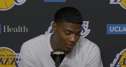 八村垒谈东契奇滑倒后投篮，他训练时就是这样练习的