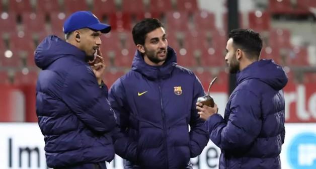 每体报道，阿劳霍和费兰是巴萨队内人气最高的两位球员