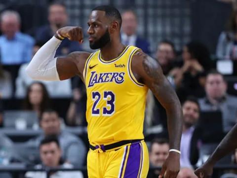 巴特勒受伤，勇士休赛期有意追求詹姆斯，球队需补强首发侧翼球员