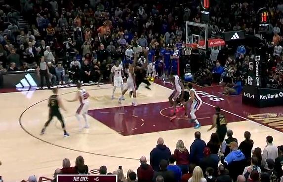 哈登关键突破打板命中，骑士领先7分彻底杀死悬念