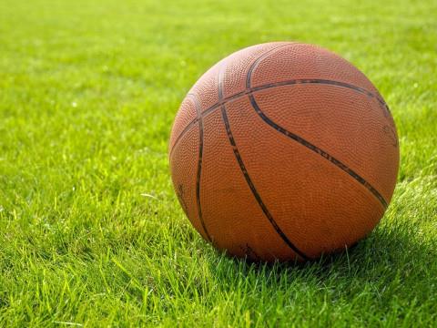 刘维伟再遭前妻指责，称其带小三公开出入是对自己尊严的践踏