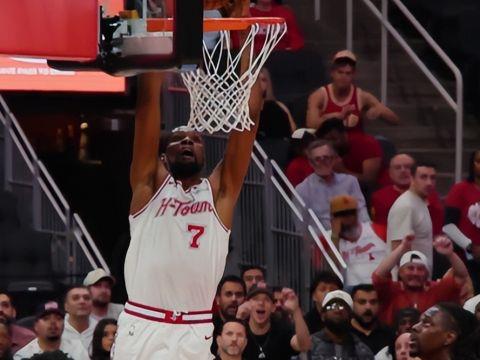 火箭主场逆转开拓者，杜兰特关键中投锁定胜局，申京28分阿门26分7助攻