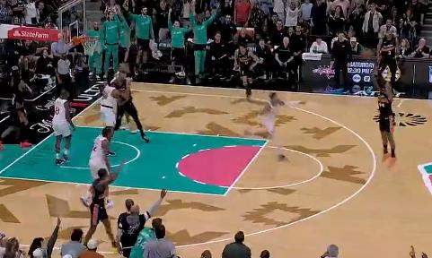 马刺惊险逆转，瓦塞尔三分绝杀助球队反超25分劣势