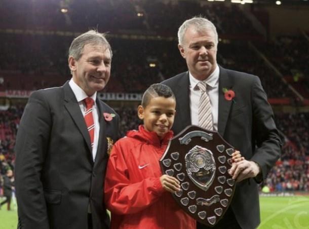 青训教练点评，2014年奥苏拉参加曼联比赛时宛如迷你版C罗