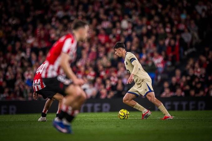 世体：毕包中场戈麦斯受伤，贝尔纳尔赛后致电慰问