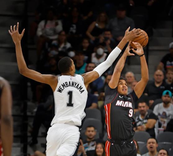 文班亚马解析“不看人封盖”，兼顾防守持球人和对位人