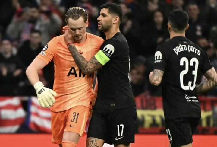 金斯基17分钟被换下，创欧冠门将第四早换人纪录