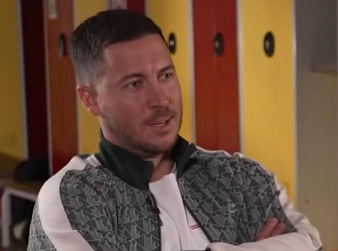 阿扎尔谈维尼修斯遭歧视，同情他的遭遇，30岁退役也在意料之中