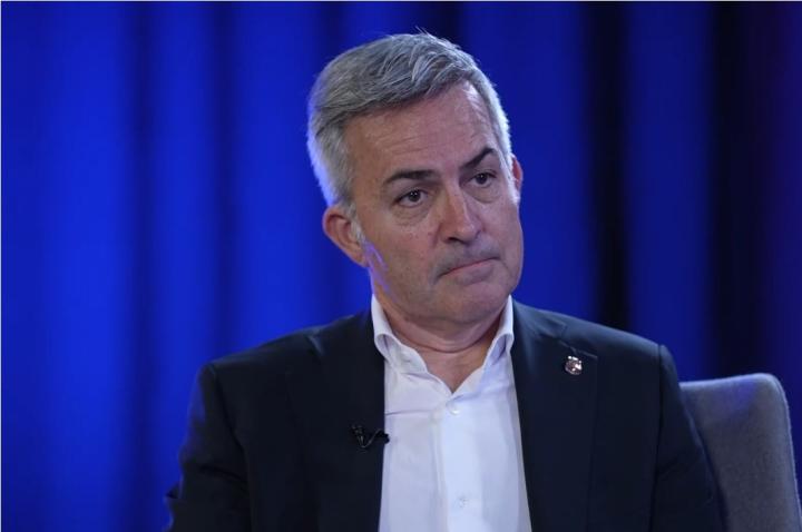 丰特强调弗里克作为巴萨的职员，而非"拉波尔塔FC"的员工