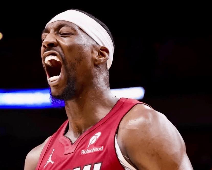 历史单场得分记录，张伯伦104分，米切尔99分