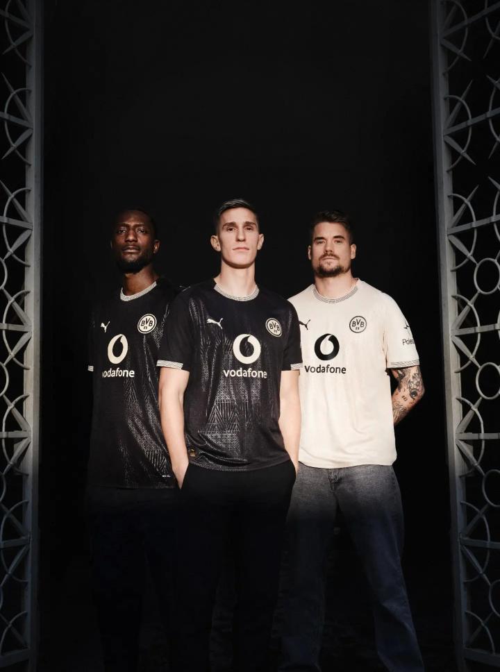 致敬历史风采，多特推出特别版球衣纪念老主场红土地百年