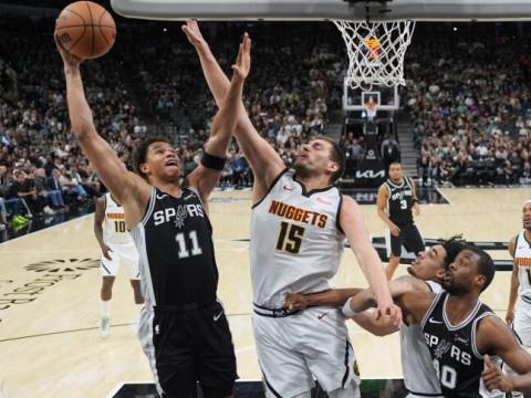 遭掘金20分逆转，马刺本赛季首次在领先至少20分的比赛中失利，终结21胜0负纪录