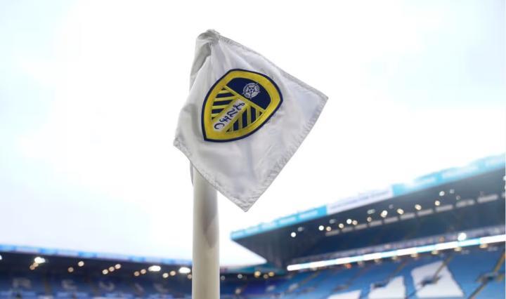 镜报：利兹联与曼联联手整治球场口号，涉萨维尔言论引众怒