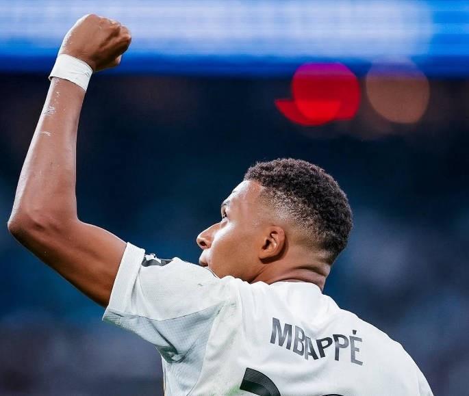 姆巴佩战曼城替补登场，未手术原因无关世界杯