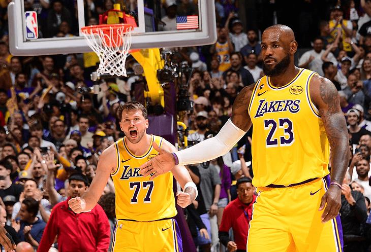 詹姆斯盛赞东契奇准绝杀：划时代球员的关键一击