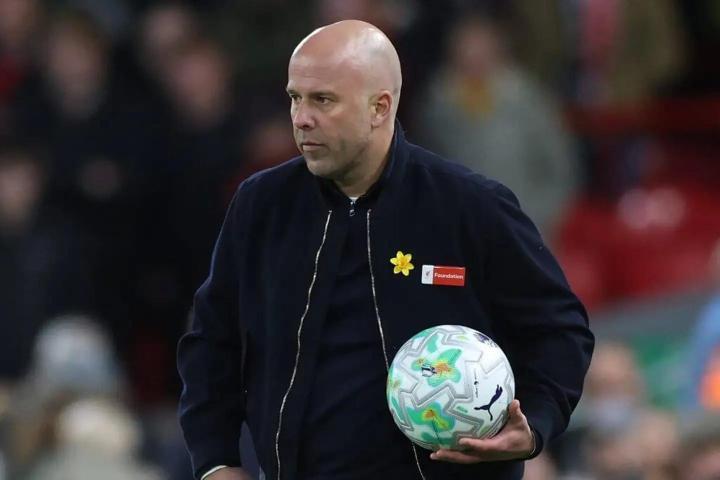 球迷提前退场，嘘声不断，斯洛特急需扭转局面挽回信任