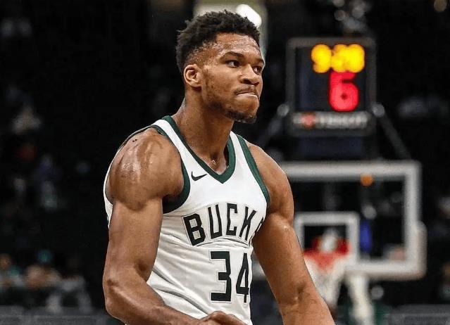 仅用23分钟,字母哥创造历史,砍下30分10篮板5助攻最少出场时间纪录