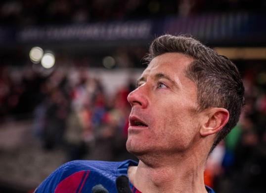 莱万若攻破纽卡球门，将创欧冠对最多对手进球纪录