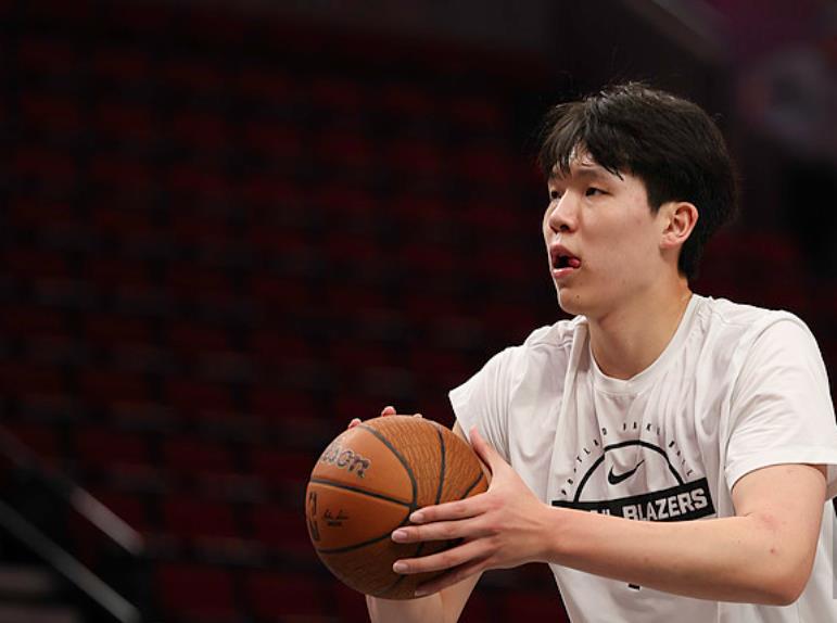 杨瀚森G联赛半场表现，15分钟2分2篮板2助攻5失误