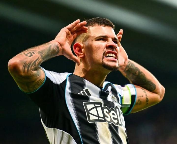 罗马诺报道，吉马良斯与纽卡斯尔的合同今夏未设解约条款