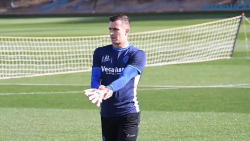 佩尼亚失去埃尔切首发门将位置，夏窗或将重返巴萨