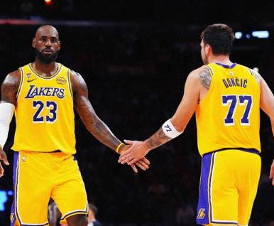 东契奇与詹姆斯同场60分三双，历史首现