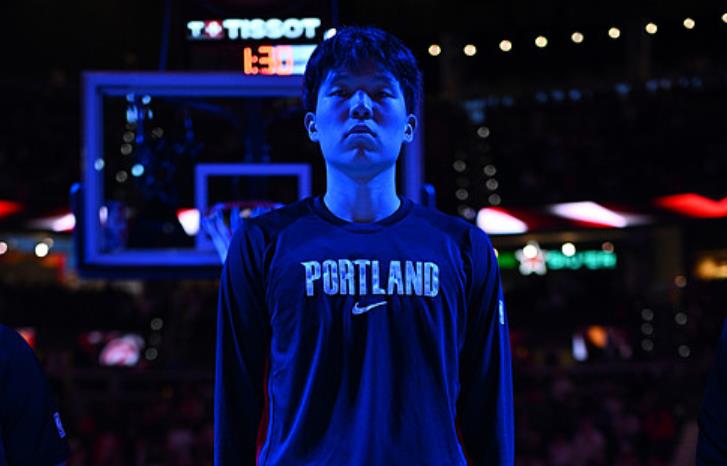 杨瀚森称赞富尔茨是一位优秀的对手，能够帮助提升自己篮下防守的脚步移动