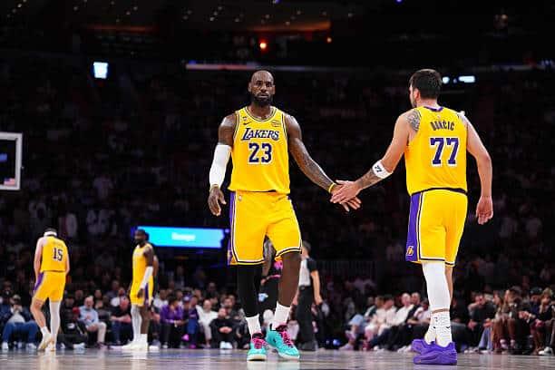 詹姆斯生涯各队三双次数,国王最多9次,快船最少仅1次