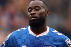 桑德兰后卫海特勒伊达遭遇辱骂，比赛因此中断