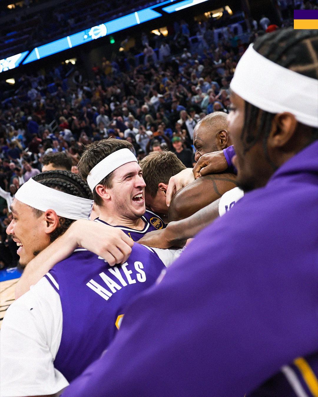 湖人豪取九连胜，球员聚集一团庆祝瞬间登上社媒