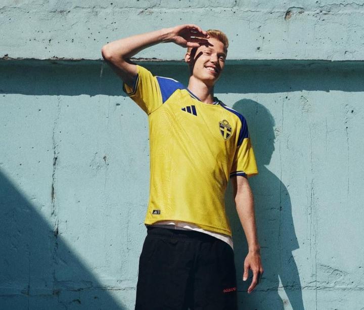 罗马诺爆料，英超和西甲俱乐部联系法鹰中场拉松的经纪人