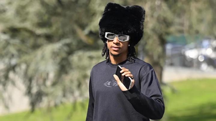 图片报，奥利塞抵达法国队报道时整套穿搭价值约2530欧元