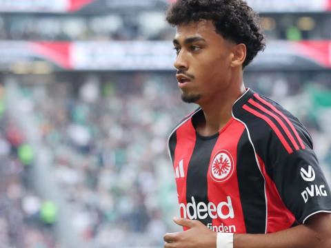 曼联关注法兰克福左后卫纳撒尼尔·布朗，已派球探现场考察