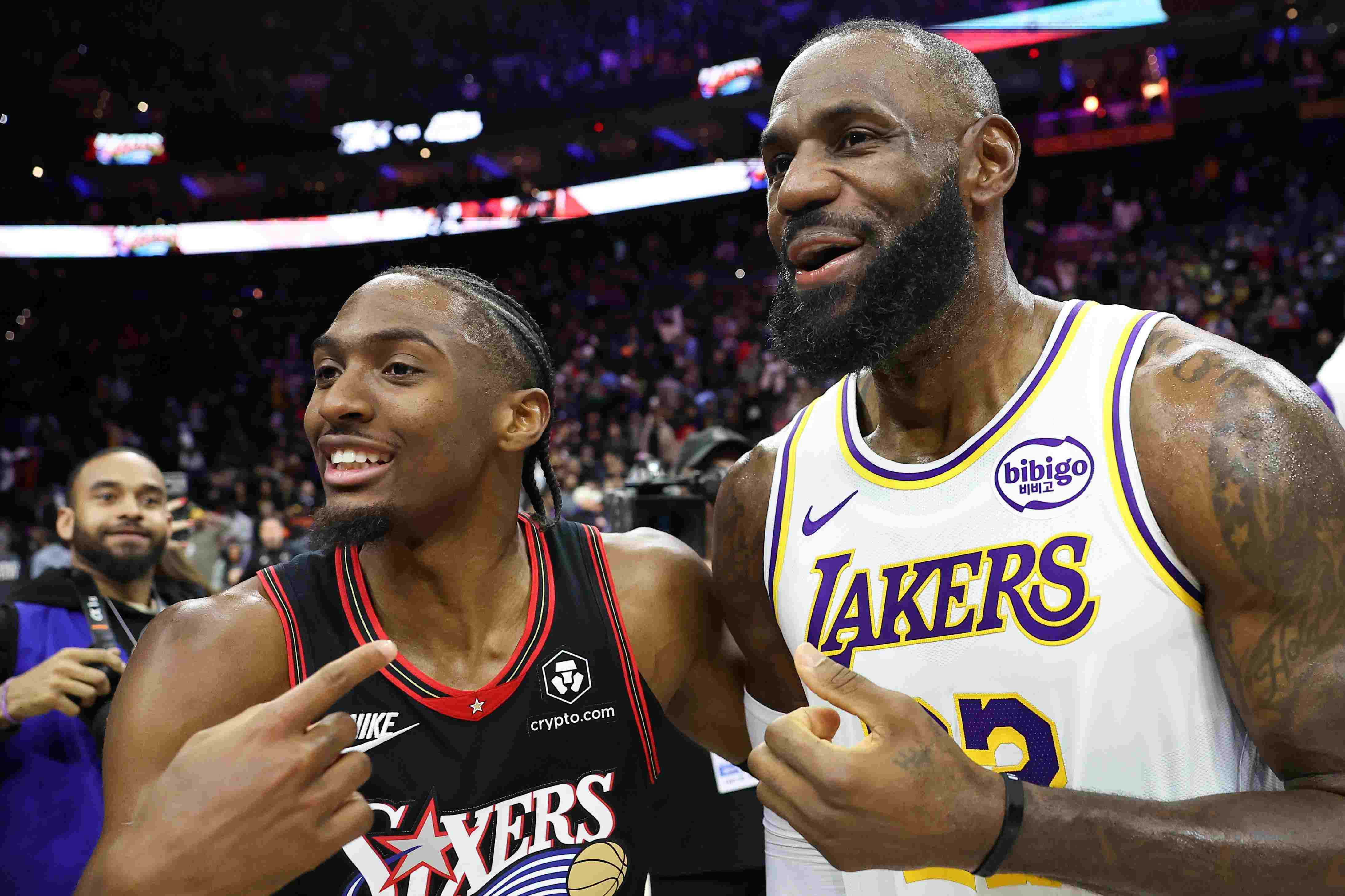 面对詹姆斯是否紧张，马克西回应：只想上场全力以赴