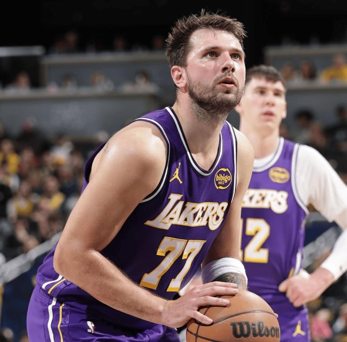 东契奇本赛季表现炸裂，场均33.6分7.8篮板8.3助攻