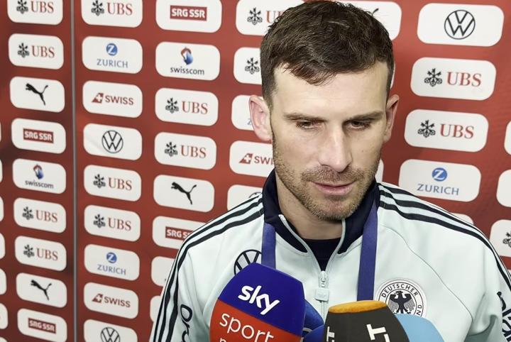 格罗斯：维尔茨的表现令人惊叹，卡尔展现了非凡的足球智慧