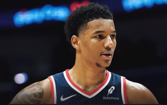 里斯生涯6场抢60板，创92年奥尼尔后最快纪录