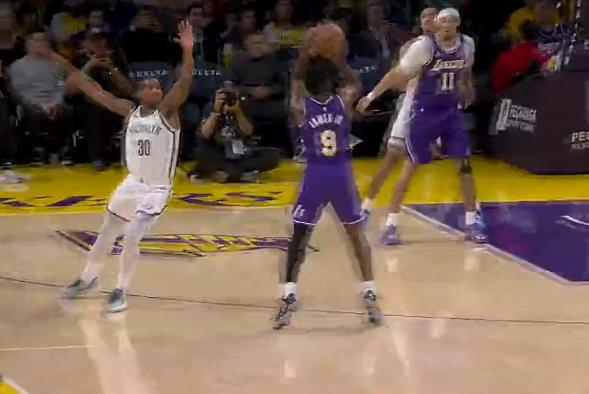 父子连线，詹姆斯助攻布朗尼命中生涯首个三分