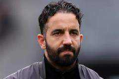 阿莫林与曼城总监同场打板式网球，引发外界广泛猜测