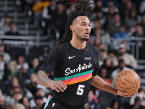 3月29日NBA常规赛录像回放：马刺vs雄鹿，卡斯尔砍22分10助攻10篮板