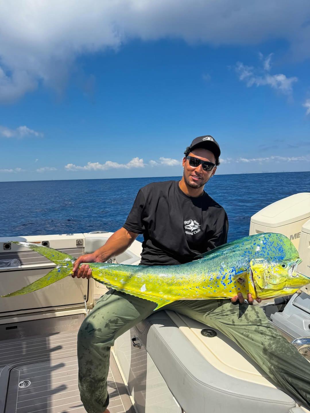 本西蒙斯海钓照曝光，打工人梦中场景