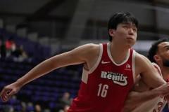 杨瀚森G联赛季后赛征程启幕，场均贡献17.1分9.2板3.1助